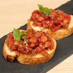 749c8eb5-560b-4b07-9b15-c8ced8ae666d_bruschetta-passt-perfekt-zum-apero-rezeptjpg - Nahrin LT Brusketa
